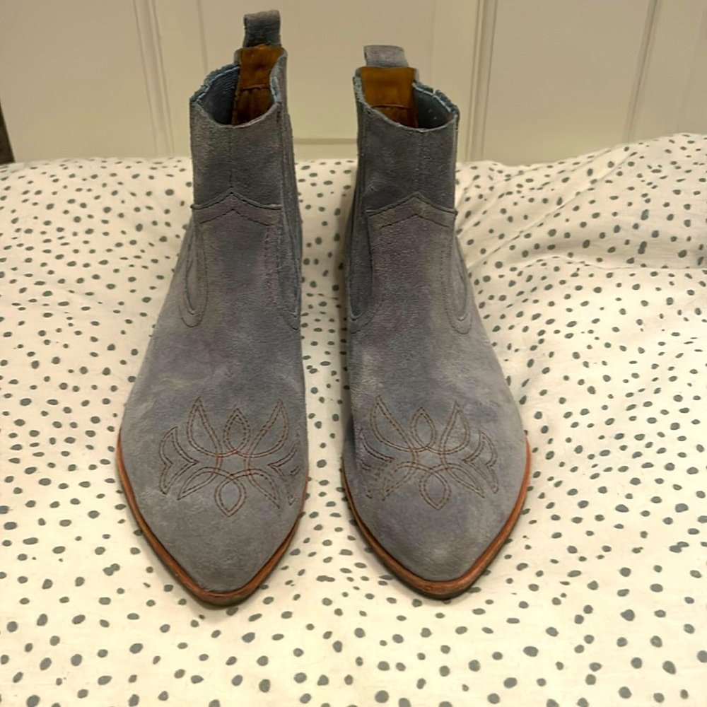 Like new blue suede booties